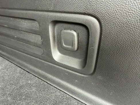 Used 2023 Chevrolet Traverse LS FWD image 35