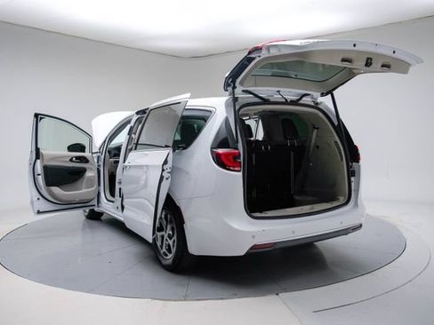 Used 2024 Chrysler Pacifica Limited FWD image 20