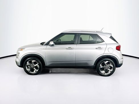 Used 2024 Hyundai Venue SEL image 4
