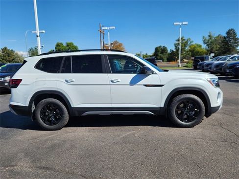 New 2026 Volkswagen Atlas Peak Edition image 2