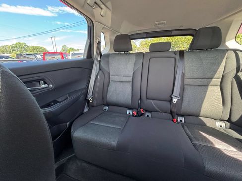Used 2025 Nissan Rogue SV FWD image 41