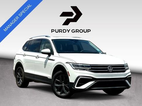Used 2022 Volkswagen Tiguan SE w/ Panoramic Sunroof Package FWD image 1
