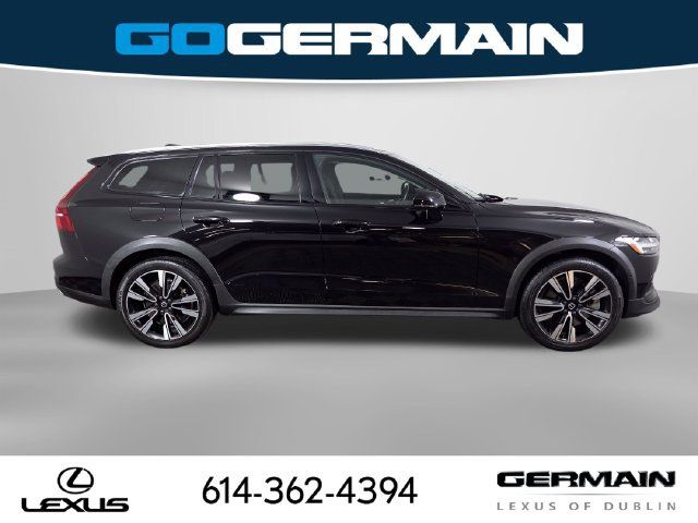 Used 2020 Volvo V60 T5 Cross Country AWD/4WD image 7