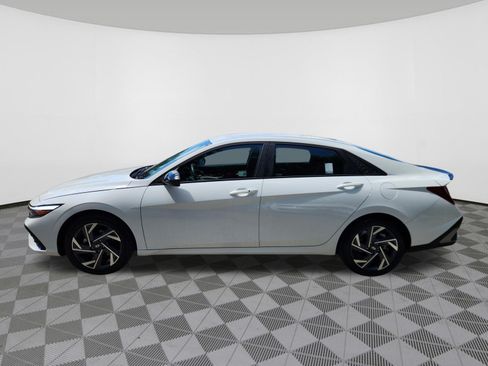 Certified 2025 Hyundai Elantra Sport w/ Cargo Package FWD image 5