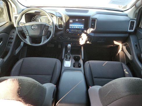 Used 2022 Nissan Frontier SV w/ Technology Package image 11