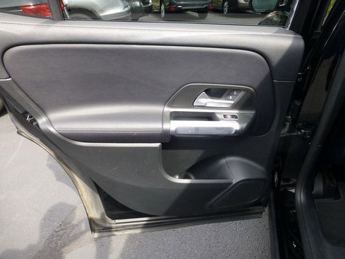 Used 2021 Mercedes-Benz GLB 250 4MATIC image 16