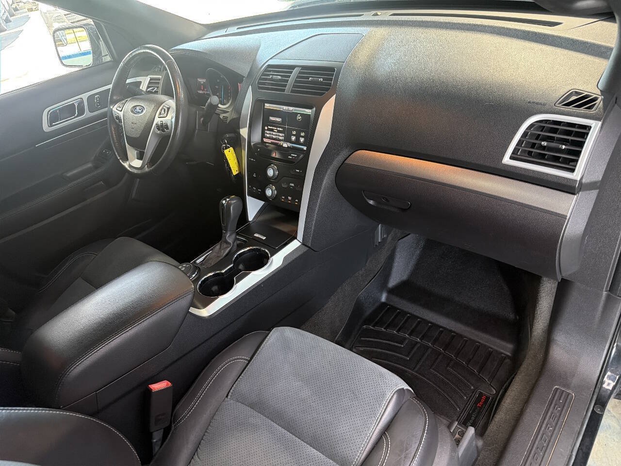 Used 2015 Ford Explorer XLT w/ Equipment Group 202A AWD/4WD image 22