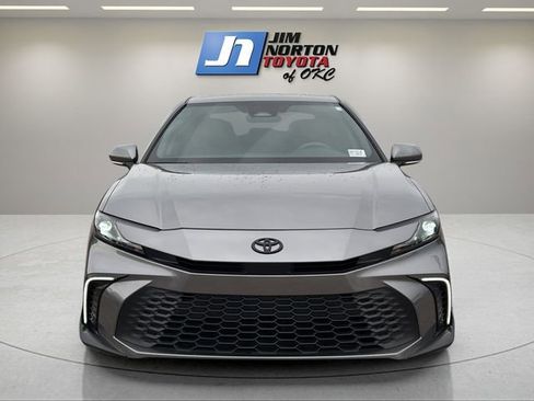 Used 2025 Toyota Camry SE w/ Convenience Package FWD image 2