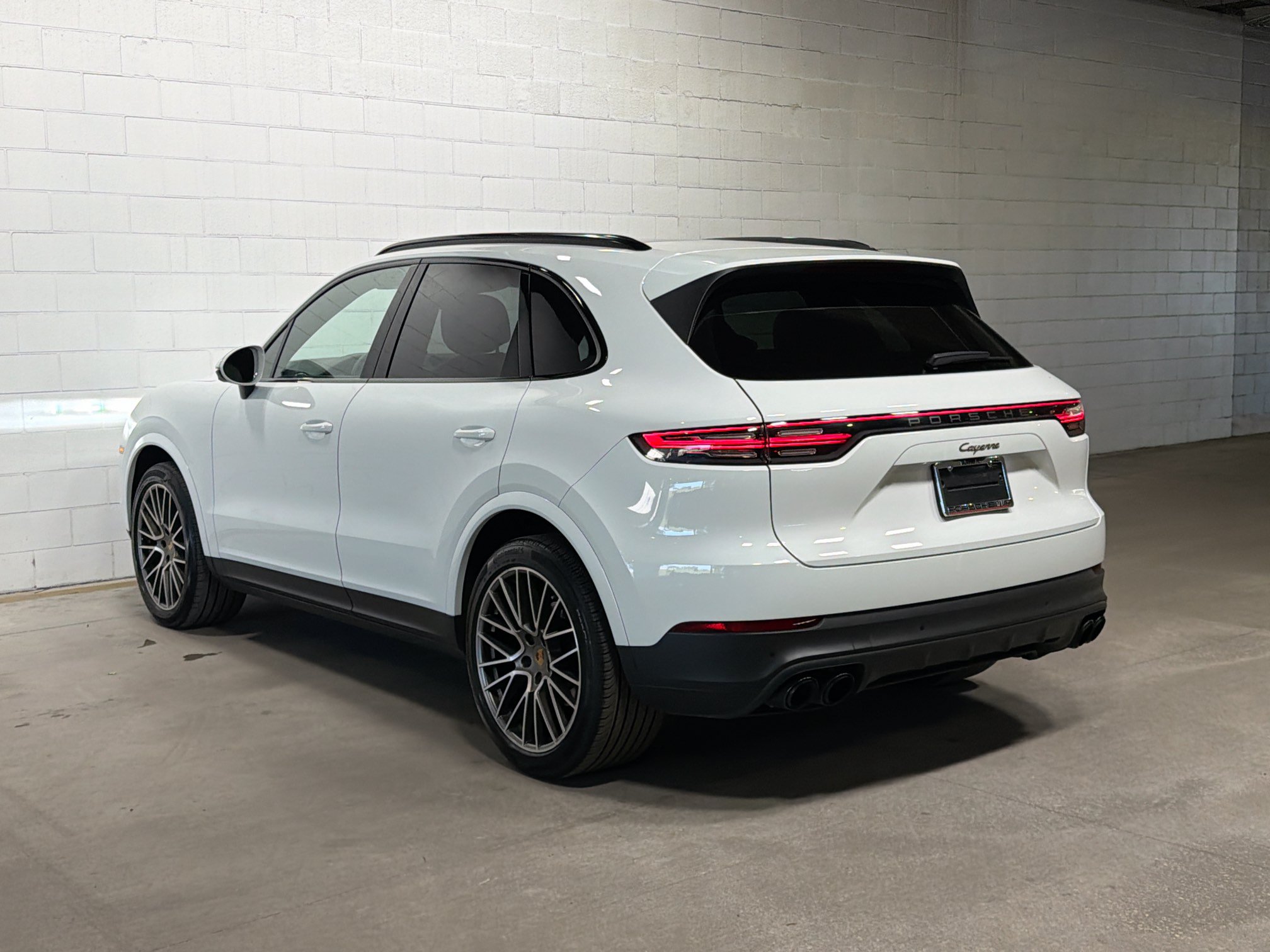 Certified 2023 Porsche Cayenne Platinum Edition AWD/4WD image 3