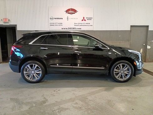 Used 2025 Cadillac XT5 Premium Luxury image 2