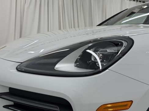 Certified 2023 Porsche Cayenne AWD/4WD image 17