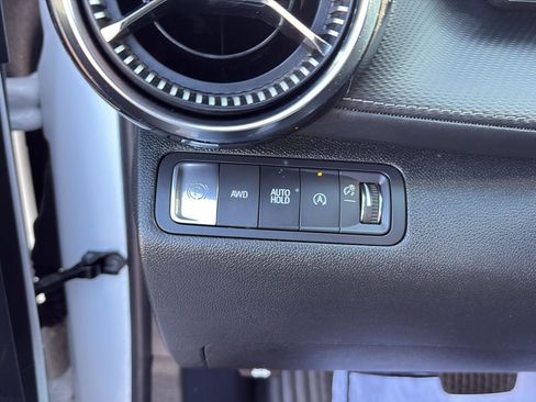 Used 2025 Chevrolet Equinox LT image 17