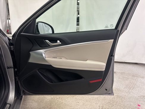 Used 2026 Genesis G70 2.5T image 22