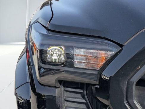 Used 2025 Toyota Tacoma SR AWD/4WD image 9