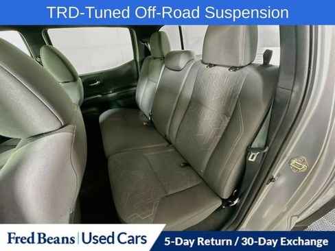 Used 2017 Toyota Tacoma TRD Off-Road w/ Premium & Technology Package AWD/4WD image 31