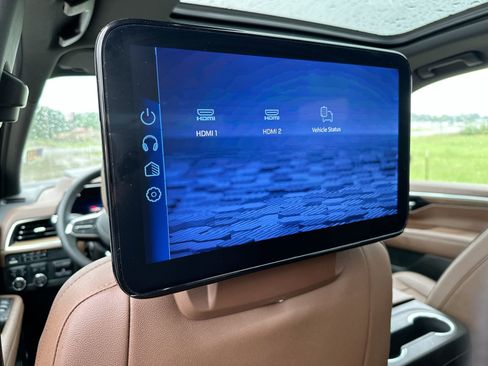Used 2025 Chevrolet Tahoe High Country AWD/4WD image 24