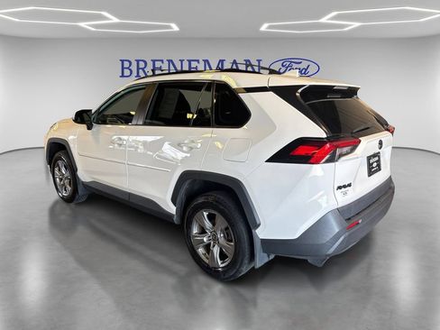 Used 2022 Toyota RAV4 XLE AWD/4WD image 8