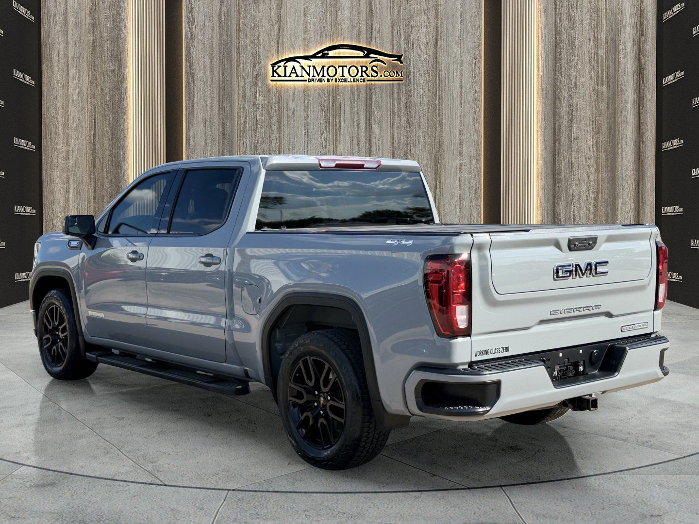 Used 2024 GMC Sierra 1500 Elevation w/ LPO, Elevation Black Package AWD/4WD image 8