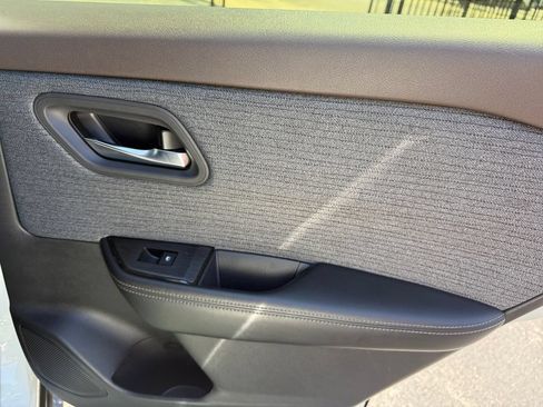 Used 2023 Nissan Rogue SV FWD image 20