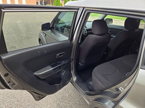 Used 2013 Kia Soul FWD image 31