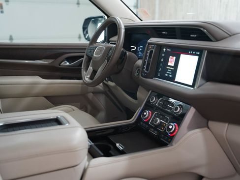 Used 2022 GMC Yukon Denali AWD/4WD image 16