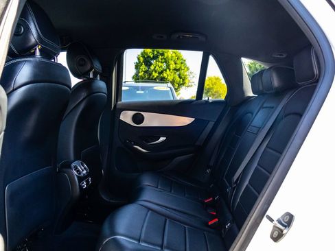 Used 2020 Mercedes-Benz GLC 300 image 18