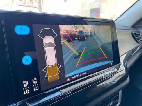 Used 2025 Volkswagen Atlas SE image 17