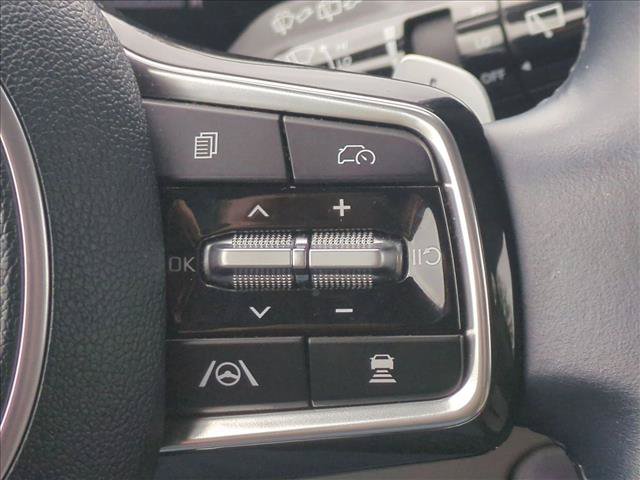 Used 2025 Kia Carnival EX FWD image 12