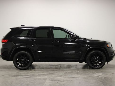 Used 2019 Jeep Grand Cherokee Altitude RWD image 9