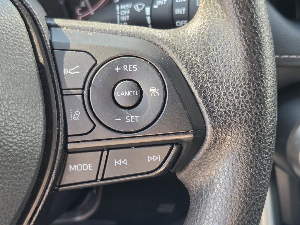Used 2025 Toyota RAV4 XLE FWD image 23