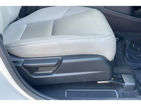 Used 2018 Honda HR-V EX-L image 24