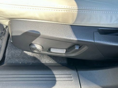 Used 2023 Volvo XC40 B5 Plus w/ Protection Package Premier image 16