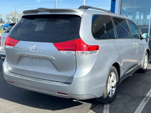 Used 2012 Toyota Sienna LE image 2