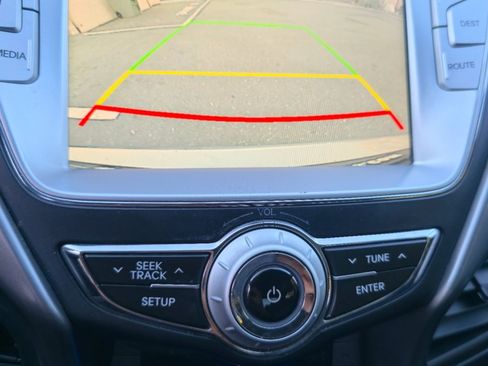 Used 2013 Hyundai Elantra Limited w/ Technology Pkg FWD image 9