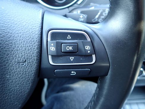 Used 2013 Volkswagen Golf TDI image 17