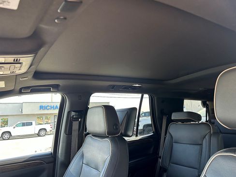 Used 2021 Chevrolet Tahoe Premier w/ Premium Package RWD image 12