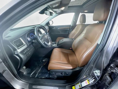 Used 2019 Toyota Highlander Limited image 20