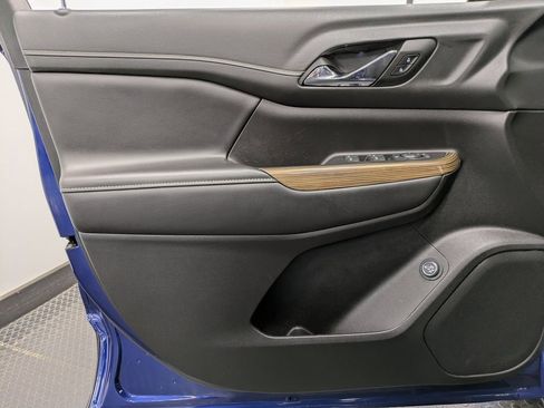 Used 2023 GMC Acadia SLE w/ Driver Convenience Package image 8