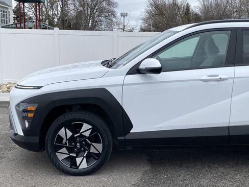 Used 2024 Hyundai Kona SEL image 2