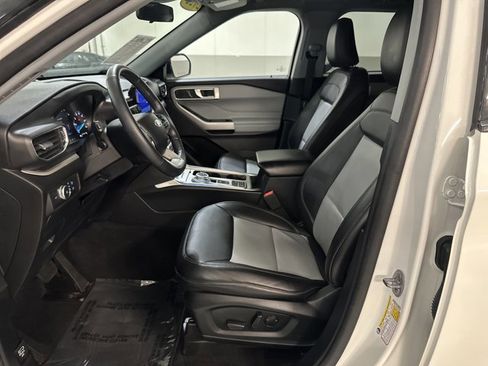 Used 2022 Ford Explorer XLT w/ Equipment Group 202A image 16