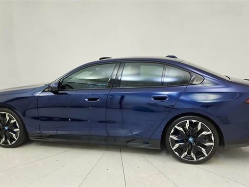 Used 2025 BMW i5 eDrive40i w/ M Sport Package image 4