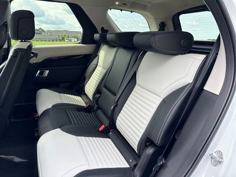 New 2025 Land Rover Discovery S image 14