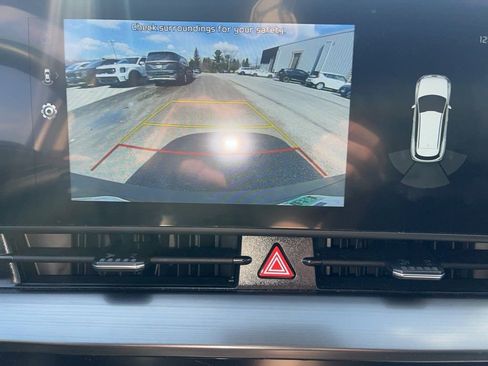 Used 2024 Kia Sportage EX image 10