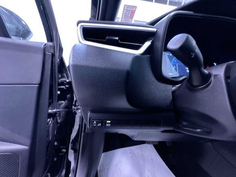 Used 2025 Toyota Corolla SE w/ SE Premium Package image 16