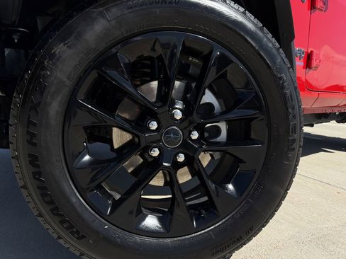 Used 2025 Jeep Wrangler Unlimited Sahara w/ Safety Group image 11