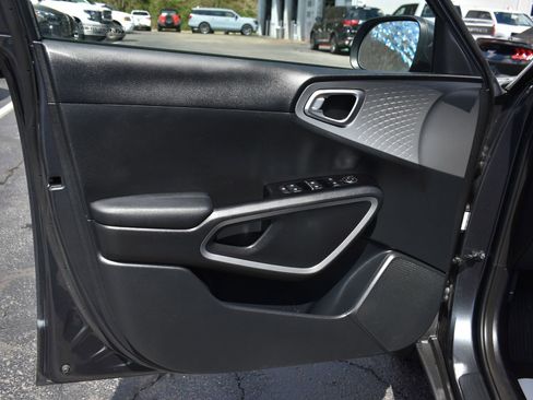 Used 2022 Kia Soul LX w/ Technology Package FWD image 12