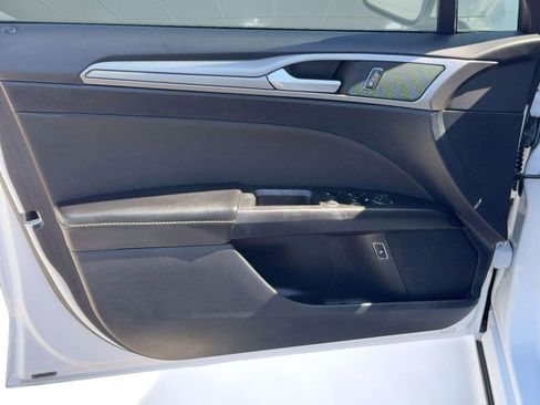 Used 2020 Ford Fusion SE image 13