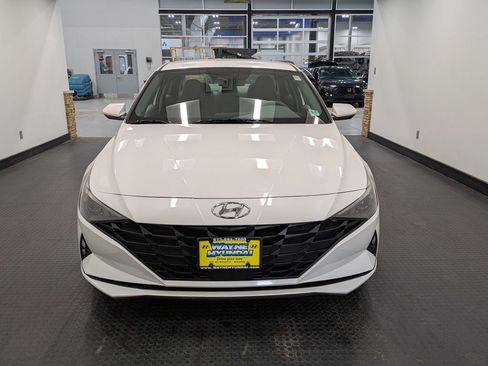 Used 2023 Hyundai Elantra SEL w/ Convenience Package FWD image 2