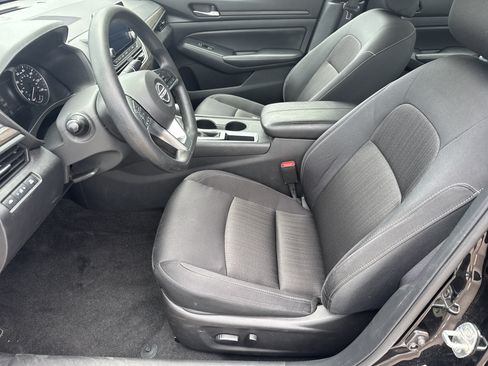 Used 2025 Nissan Altima 2.5 SV FWD image 5