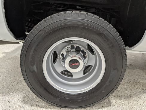 Used 2018 GMC Sierra 3500 SLT w/ Driver Alert Package AWD/4WD image 14
